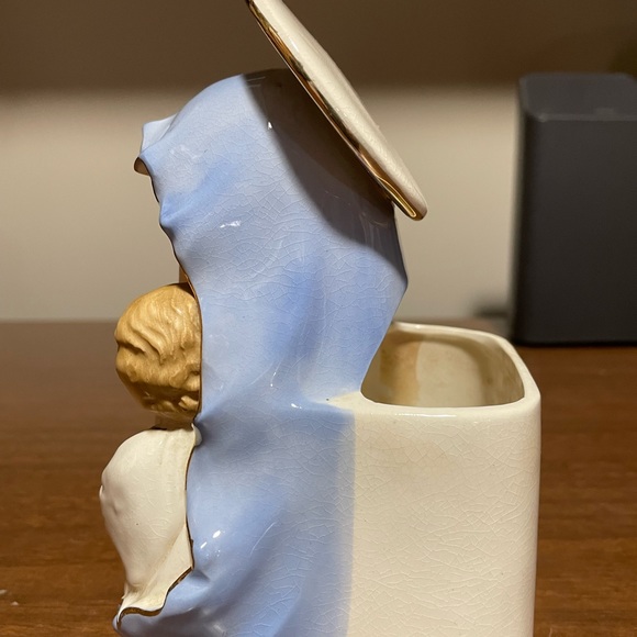 Vintage Madonna and Jesus Planter, 6.75" tall Made in Japan - Picture 6 of 10